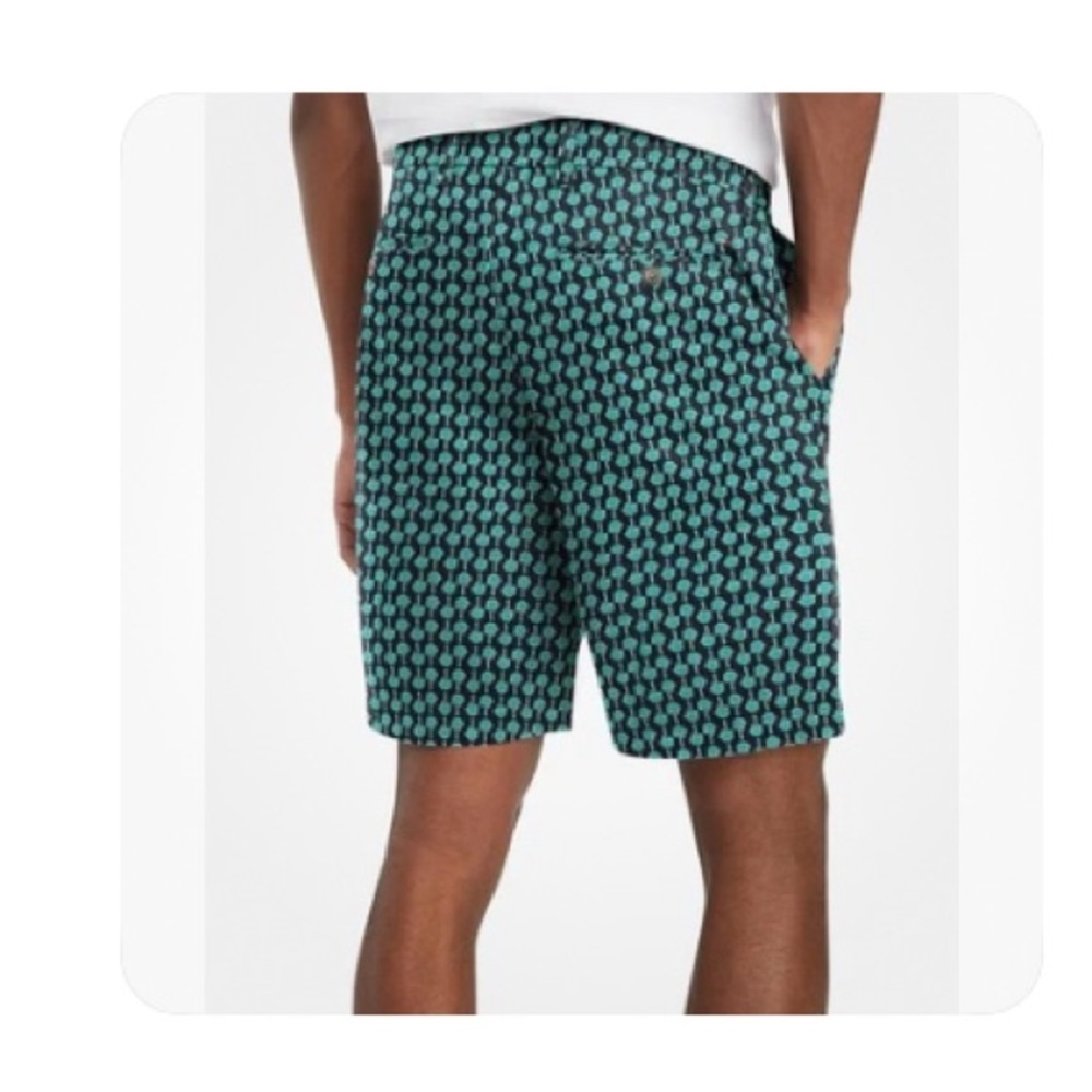 Tommy Hilfiger FLEX Golf Shorts with all over Palm Tree Pattern. Size 40